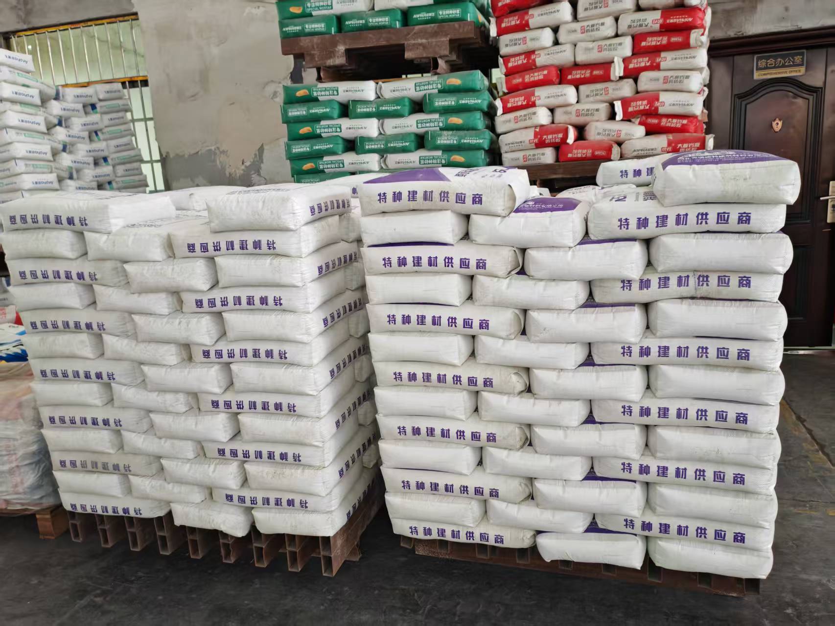 新龙镇拱顶带模注浆料