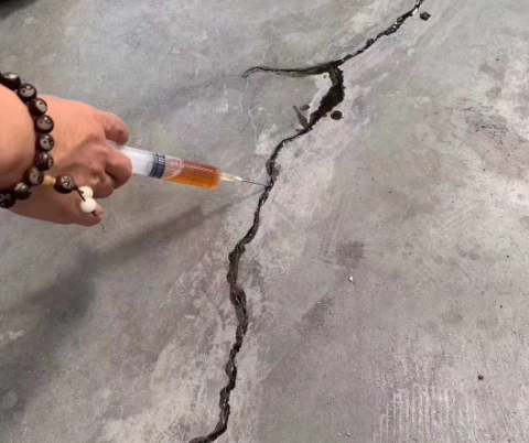 新龙镇混凝土裂缝修补技术详解​